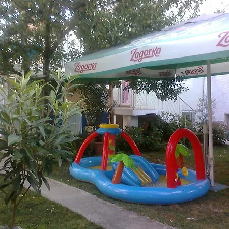 Pensionat Ice Garden 2*